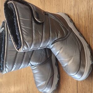 Khombu Silver Winter Rain Boots Insulated Slip-On